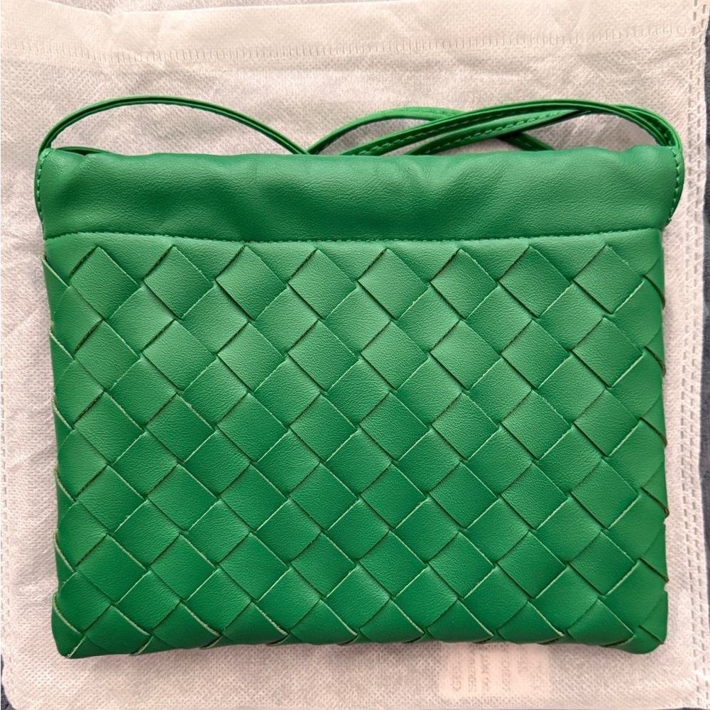 Green Woven Crossbody Bag - Women's Shoulder Bag adjustable strap NWOT -